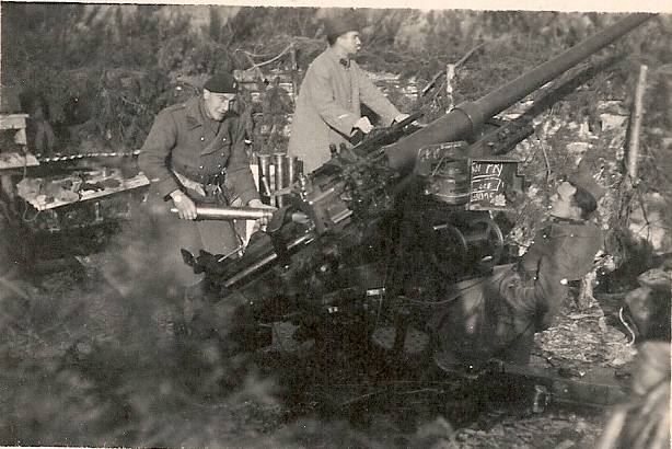 Un des canons de la batterie