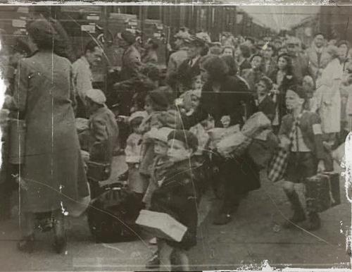 Image du site www.histoire-en-questions.fr La cohue dans les trains