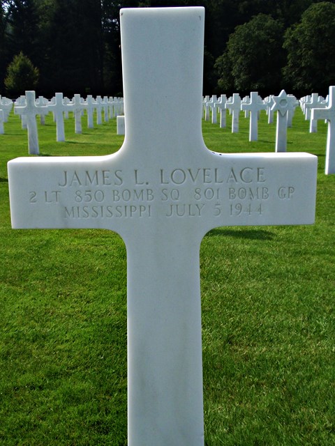 Tombe 2Lt Lovelace