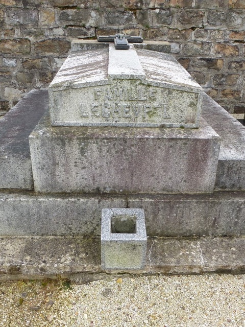 Tombe S/Lt Lechevrel