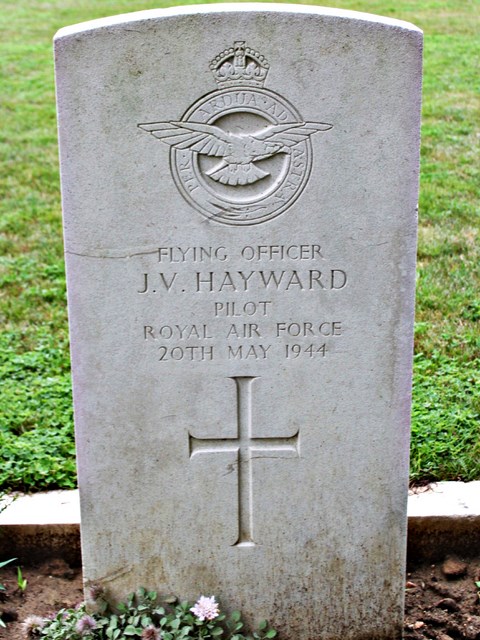 Tombe F/O Hayward