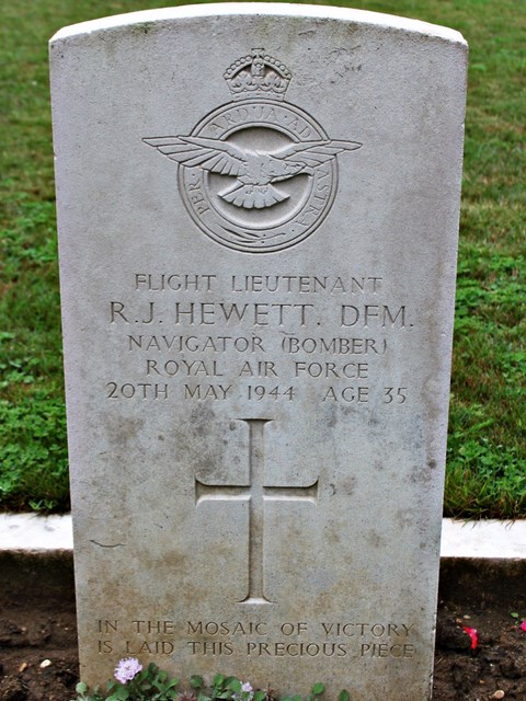 Tombe F/Lt Hewett