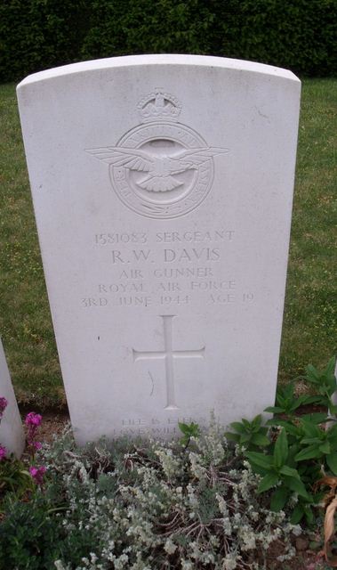 Tombe Sgt Davis