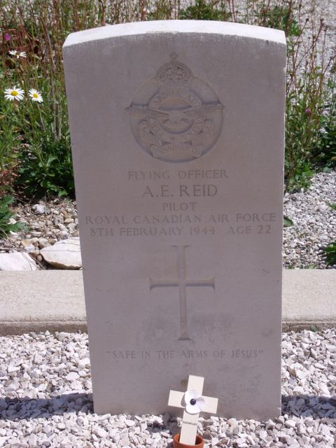 Tombe F/O Reid