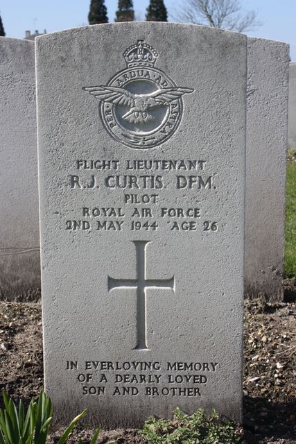 Tombe F/Lt Curtis