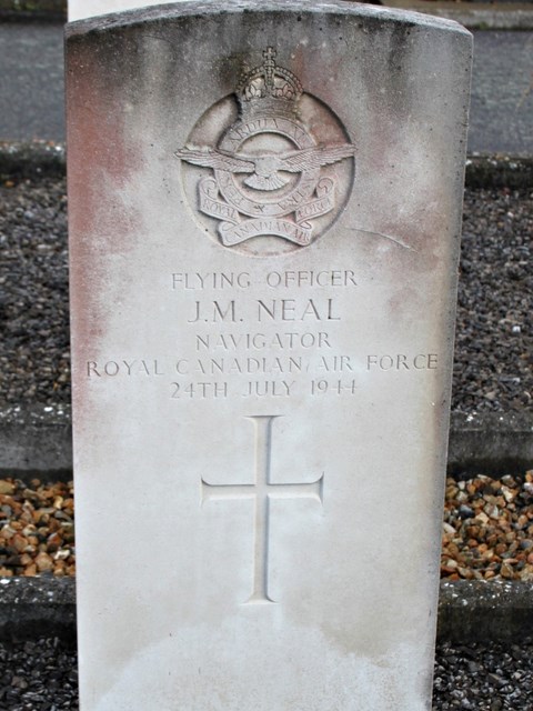 Tombe F/O Neal