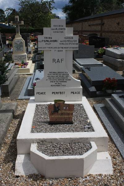 Tombe F/Lt Palandri F/Sgt Owen Sgt Mellish - Photo Rgis Biaux