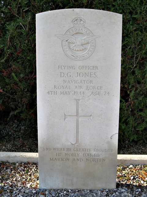 Tombe F/O Jones