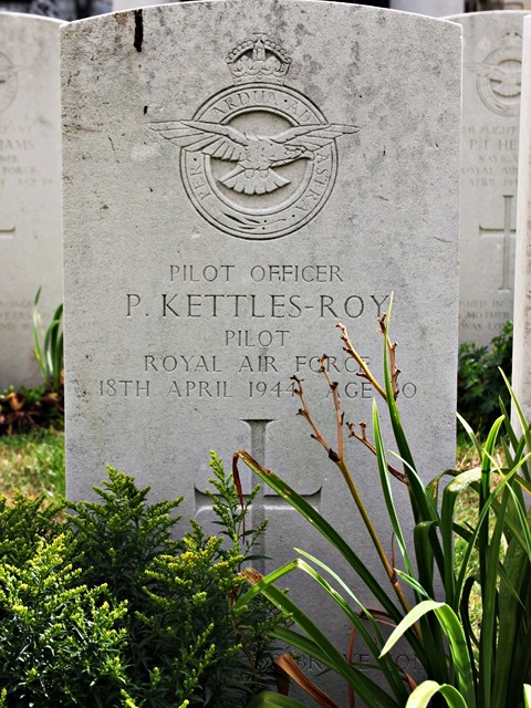 Tombe P/O Kettles-Roy