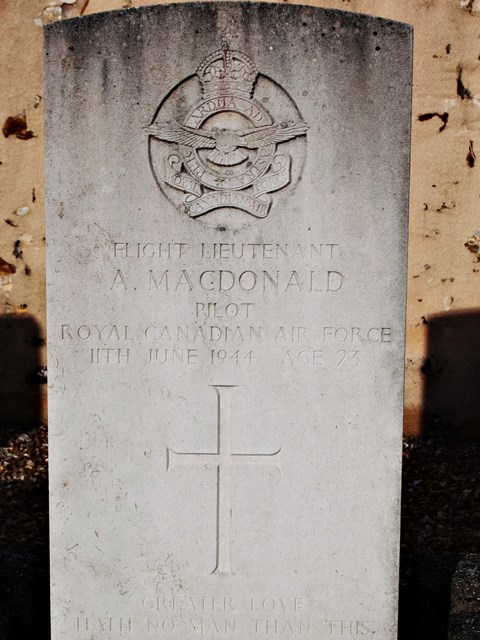 Tombe F/Lt MacDonald