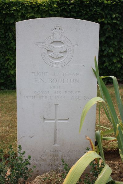 Tombe F/Lt Boulton