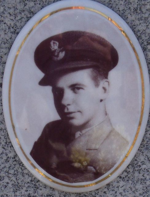 Tombe F/O Cashion
