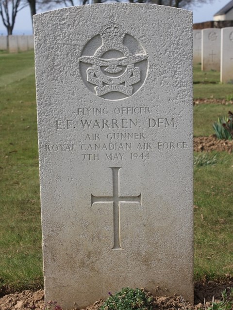 Tombe F/O Warren