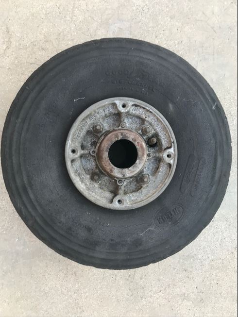 Roue arri�re du Lancaster ND921