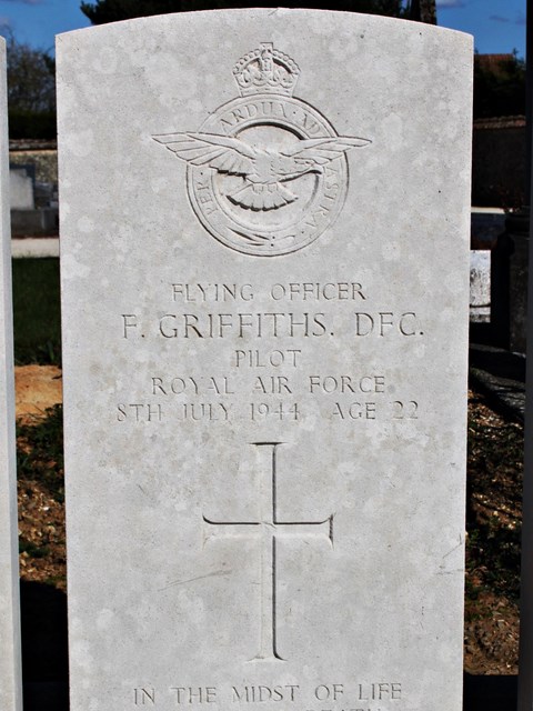 Tombe F/O Griffiths