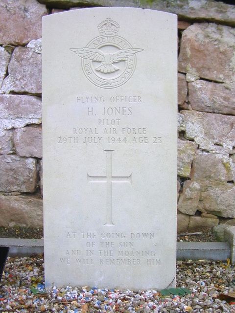 Tombe F/O Jones