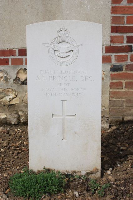Tombe F/Lt Pringle