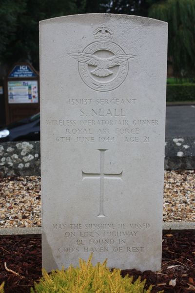 Tombe Sgt Neale - Photo Rgis Biaux