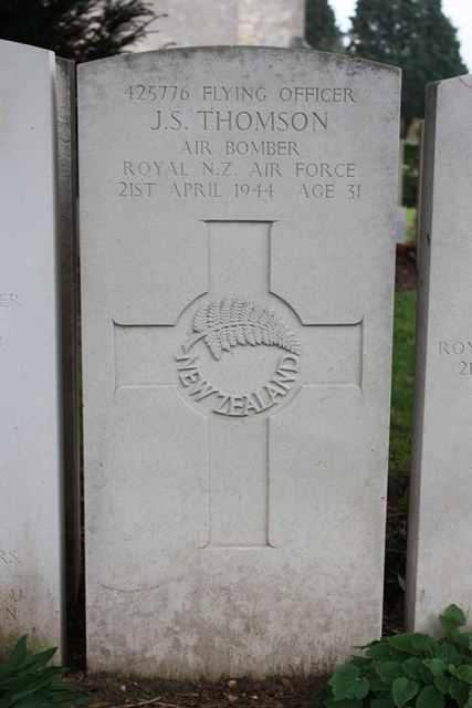 Tombe F/O Thomson